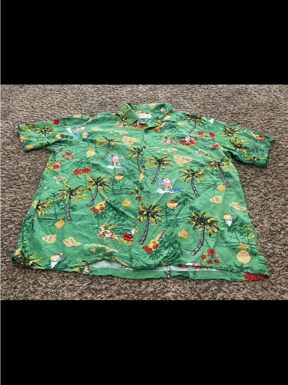 Bishop St. Vintage Hawaiian Christmas button-down shirt men’s large.